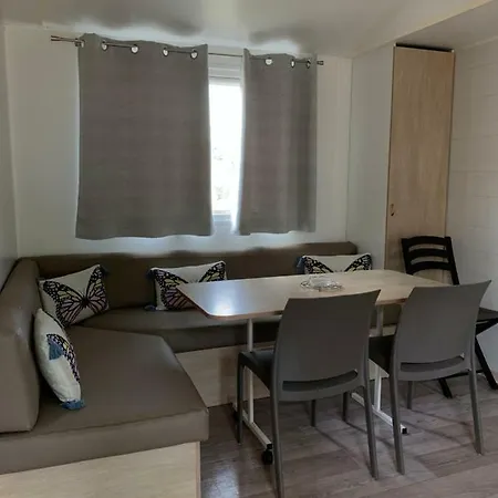 Chez Paulette 75 * פור-א-נובל